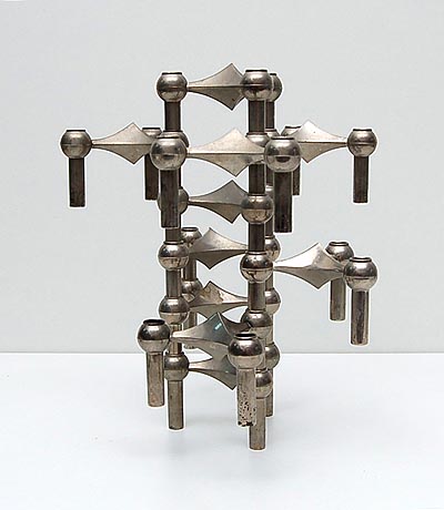 liefdadigheid Masaccio Vooroordeel Botterweg Auctions Amsterdam > Metalen stapelbare "NAGEL" kaarsenstandaard,  opgebouwd uit 9 elementen, ontwerp & uitvoering BMF, Duitsland ca.1970