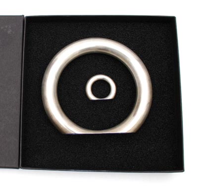 Botterweg Auctions Amsterdam > MARC NEWSON (1963) - Bracelet (innersize  6,8) and ring (innersize 1,7) 