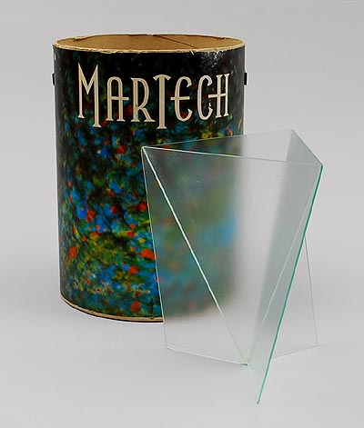 Er is een trend cascade Meestal Botterweg Auctions Amsterdam > Gesatineerde glazen Delta vaas, ontwerp Mart  van Schijndel(1943 - 1999), uitvoering Martech 1981, in originele verpakking
