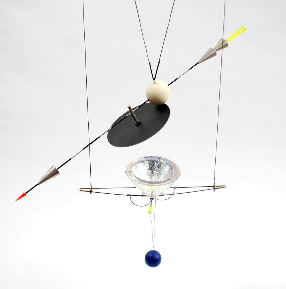 Veroveren Voorzichtig dubbellaag Botterweg Auctions Amsterdam > Futuristisch en minimalistisch vormgegeven  hanglamp "Ilo-Ilu", uitgevoerd met staaldraad, spiegel en gekleurde bollen,  ontwerp & uitvoering Ingo Maurer / Duitsland 1986